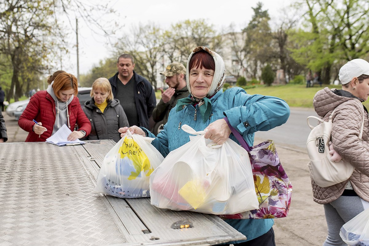 Набори з продуктами тривалого зберігання та миючими засобами Набори з продуктами тривалого зберігання та миючими засобами