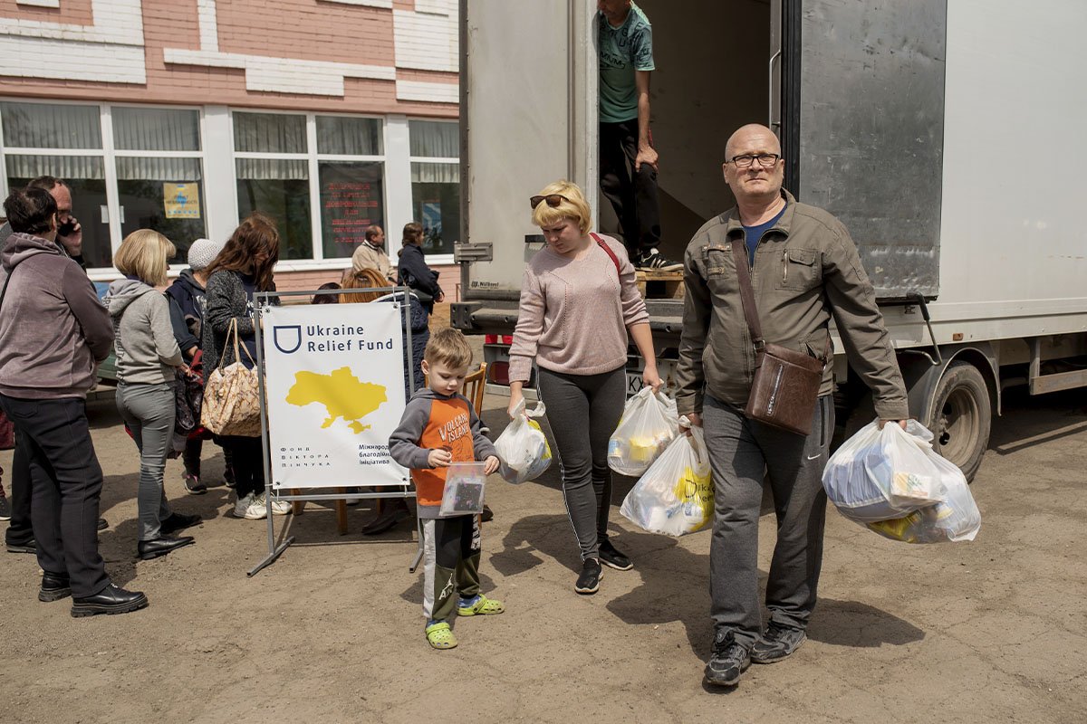 У квітні родини вимушених переселенців з дітьми отримали 5 тисяч наборів гуманітарної допомоги У квітні родини вимушених переселенців з дітьми отримали 5 тисяч наборів гуманітарної допомоги