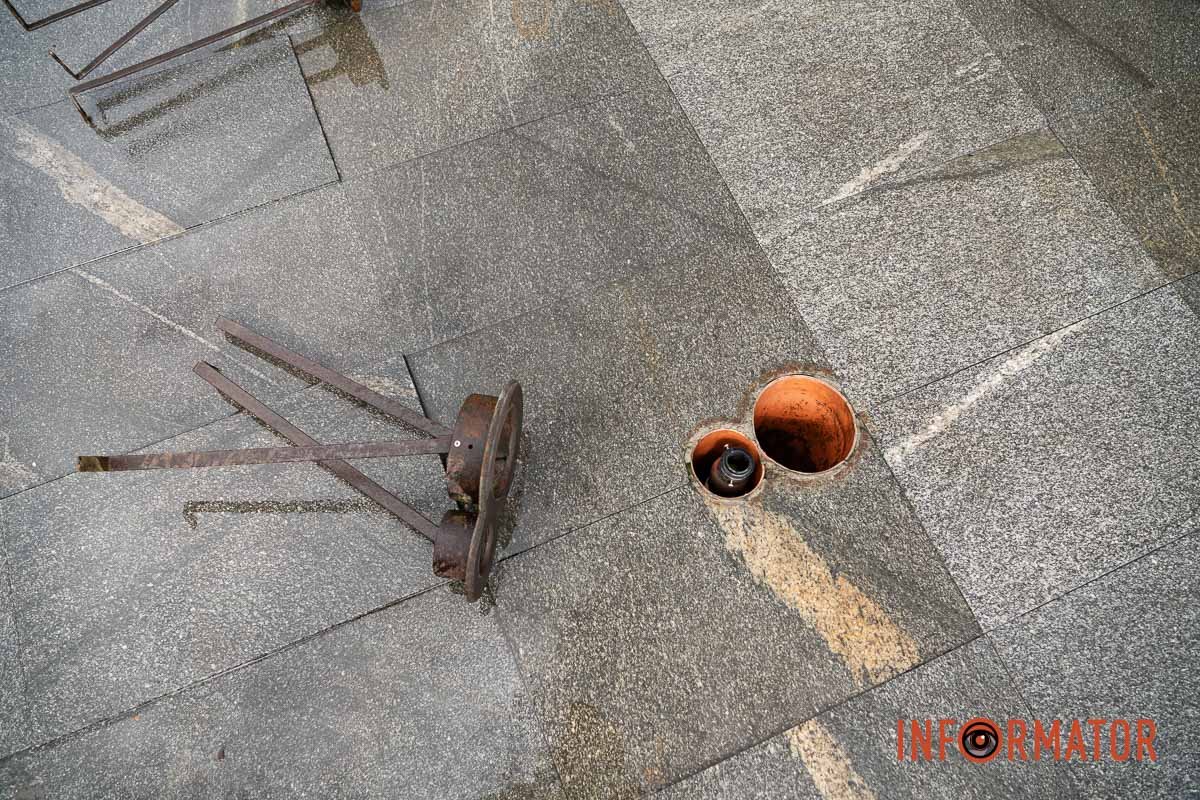 Тут подають воду