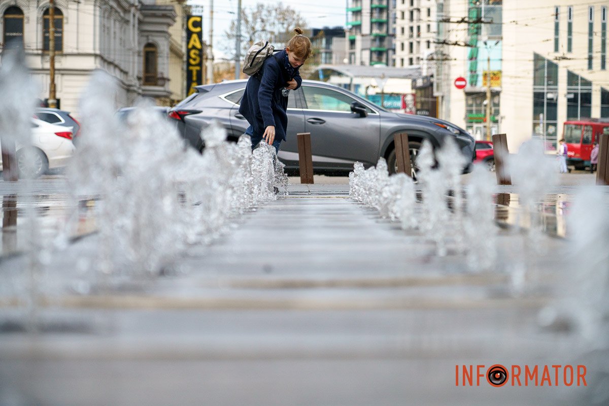 Перезавантажує