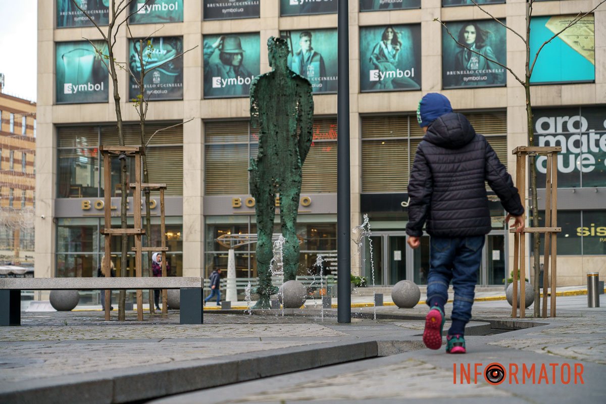 Статуя у висоту 7 метрів