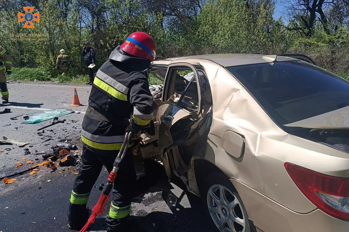Загинули обидва водії, їх тіла вирізали з авто рятувальники