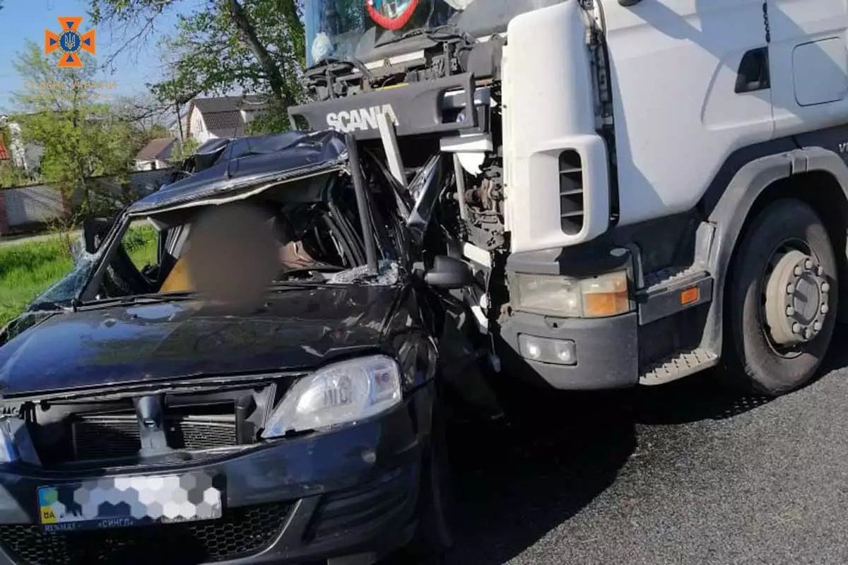 Водій Renault від отриманих травм загинув