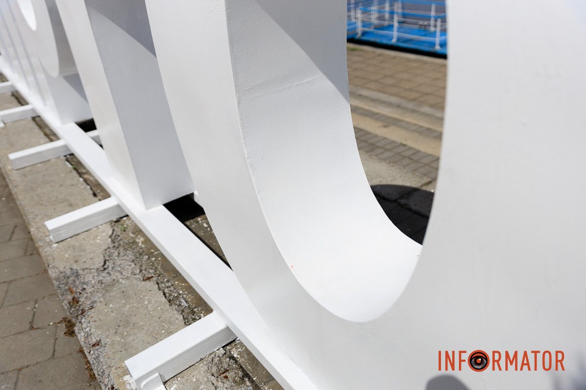 Поблизу "Кулі бажань" Поблизу "Кулі бажань"