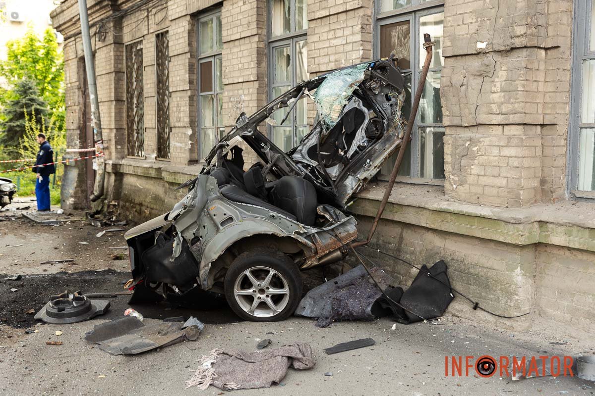 Honda врізався у дерево Honda врізався у дерево