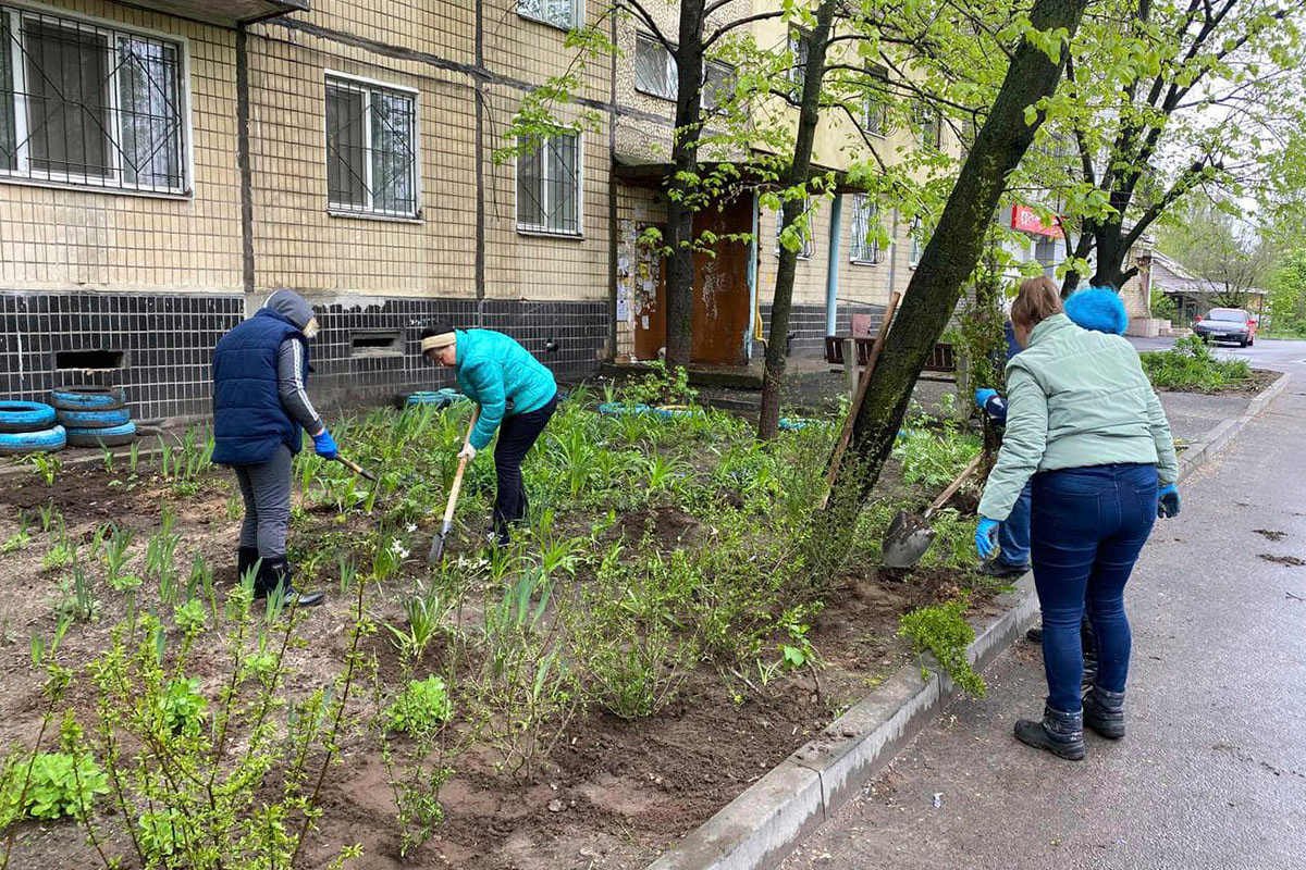 Перші звернення до Дмитра Кисилевського як до депутата щодо допомоги з проведенням суботників почалися ще взимку Перші звернення до Дмитра Кисилевського як до депутата щодо допомоги з проведенням суботників почалися ще взимку