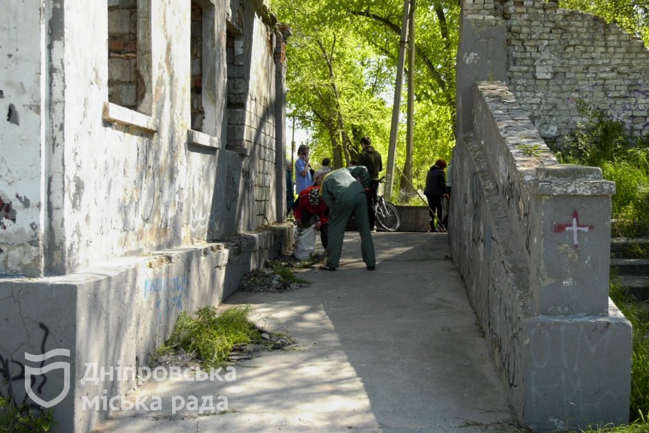 Підтримують ідею місцеві мешканці, які вийшли на толоку, аби підтримувати чистоту на стадіоні
