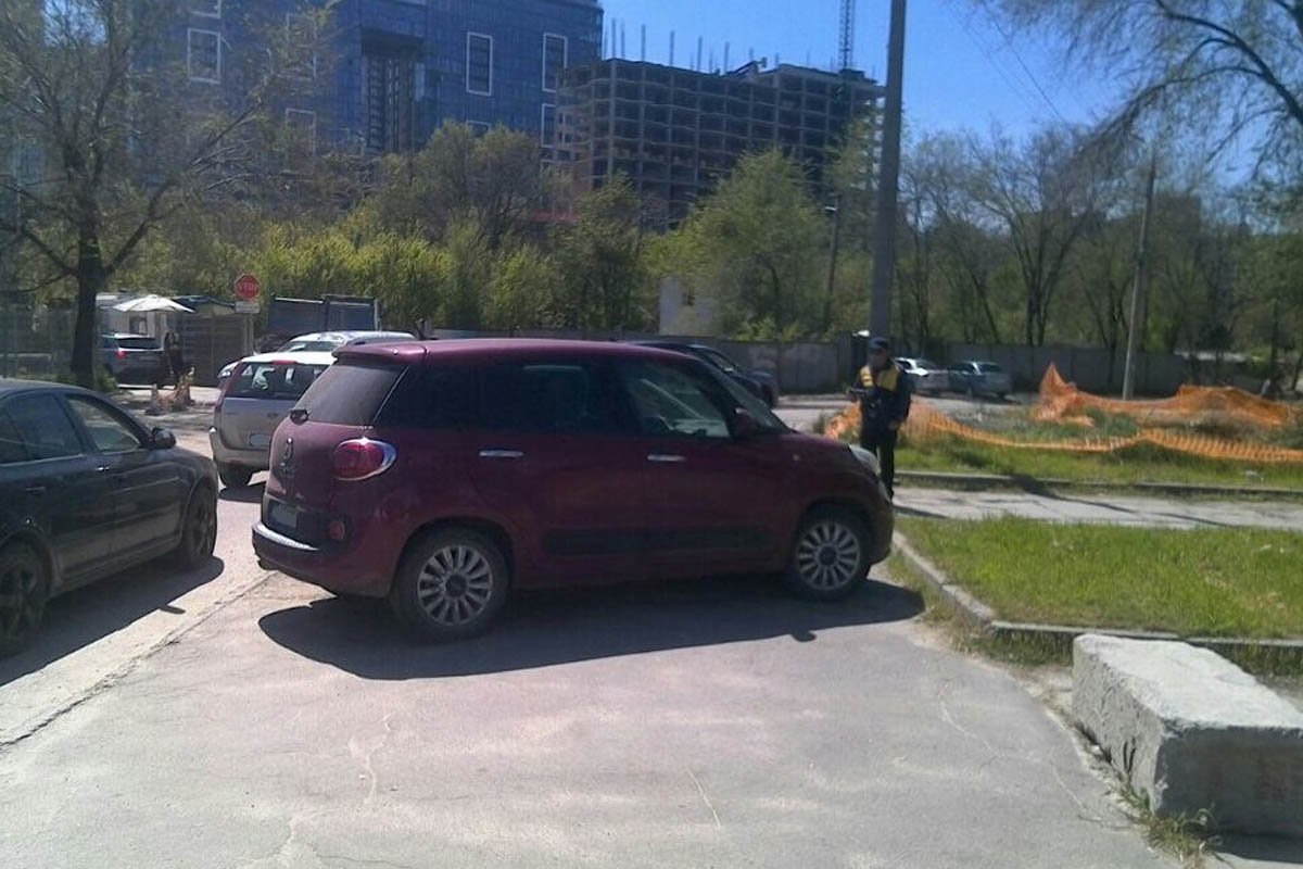 Так паркуватись не треба