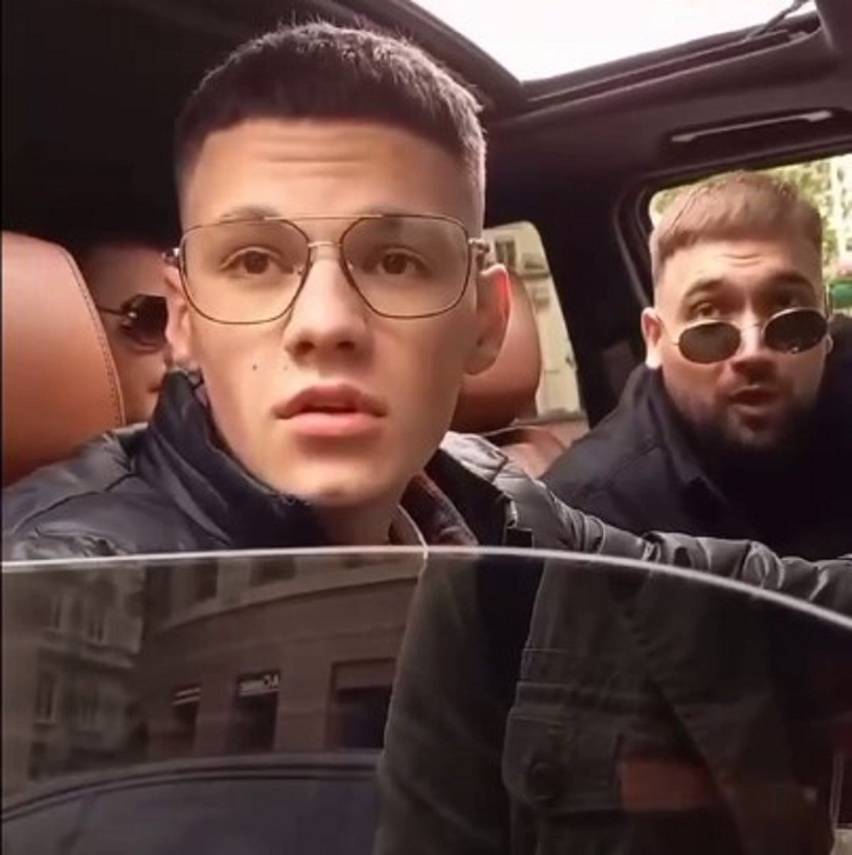 Слухали російську музику в центрі Львова Слухали російську музику в центрі Львова