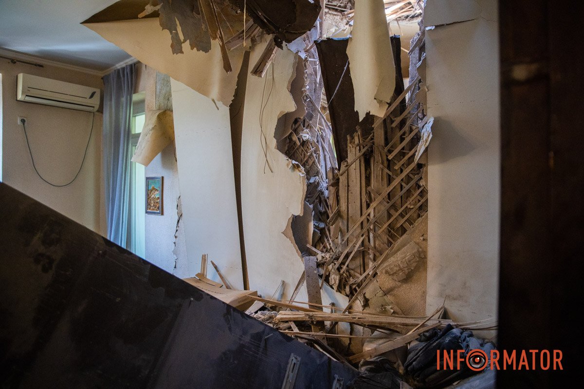 На горище просили не ходити На горище просили не ходити