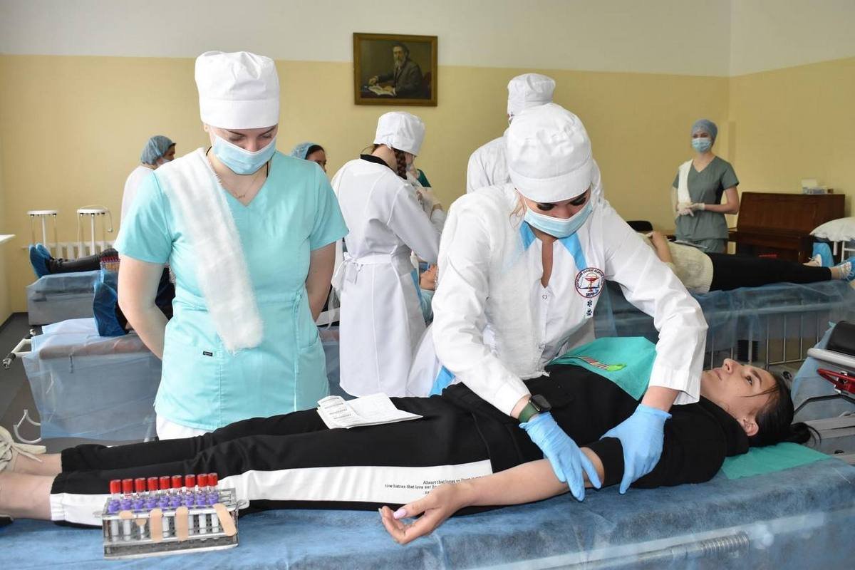 Вже втретє до масової здачі крові у лікарні долучилися і представники корпорації «АТБ»