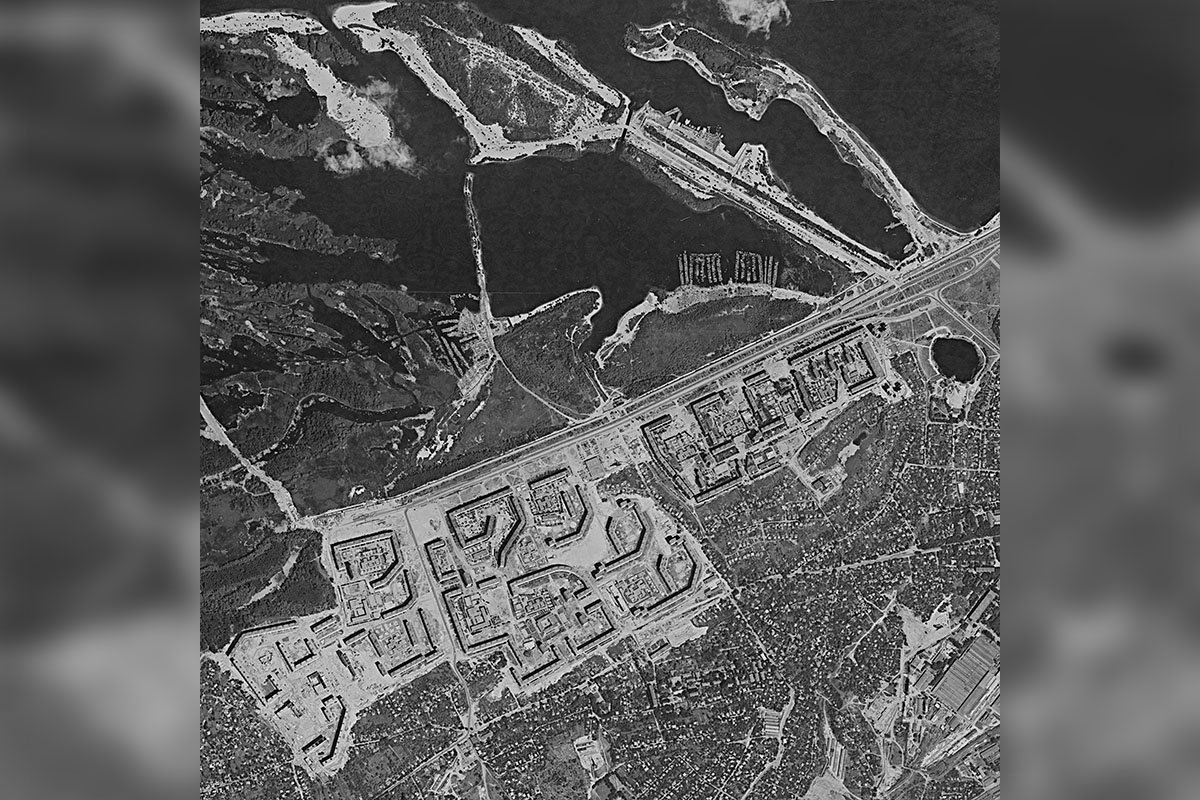 Червоний Камінь та Парус