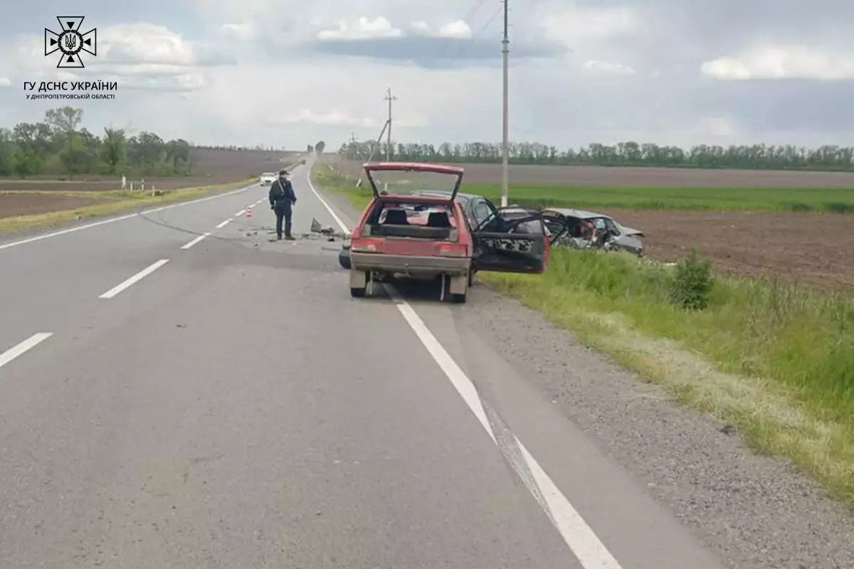 Зіткнулися ВАЗ, Nissan та ще один ВАЗ Зіткнулися ВАЗ, Nissan та ще один ВАЗ