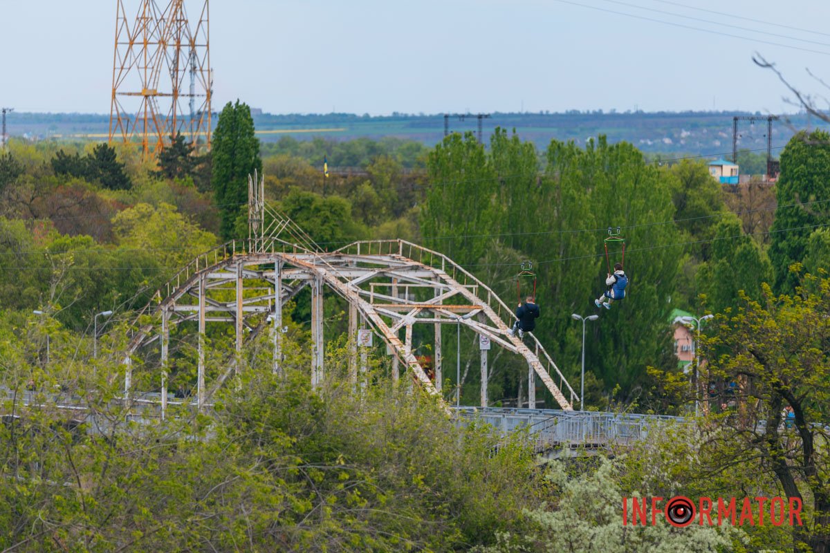 Люди насолоджуються кожною миттю