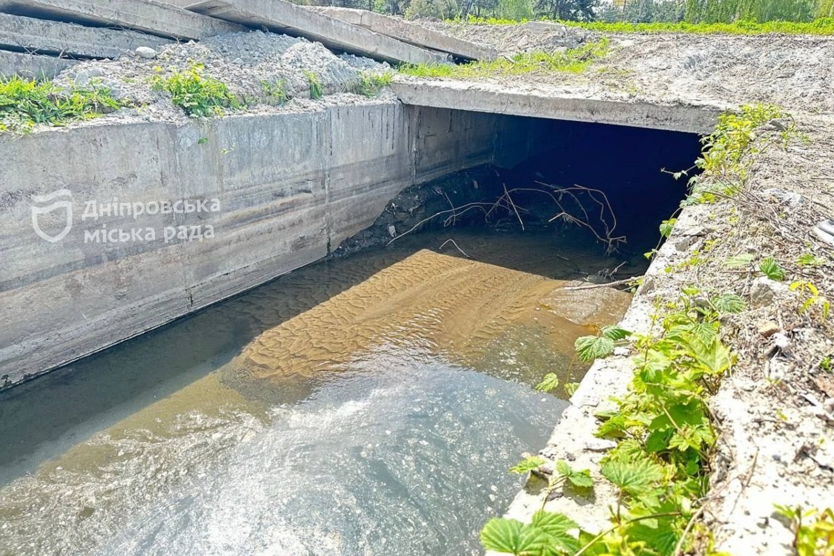 Комунальники розпочали ремонт зливової каналізації Комунальники розпочали ремонт зливової каналізації