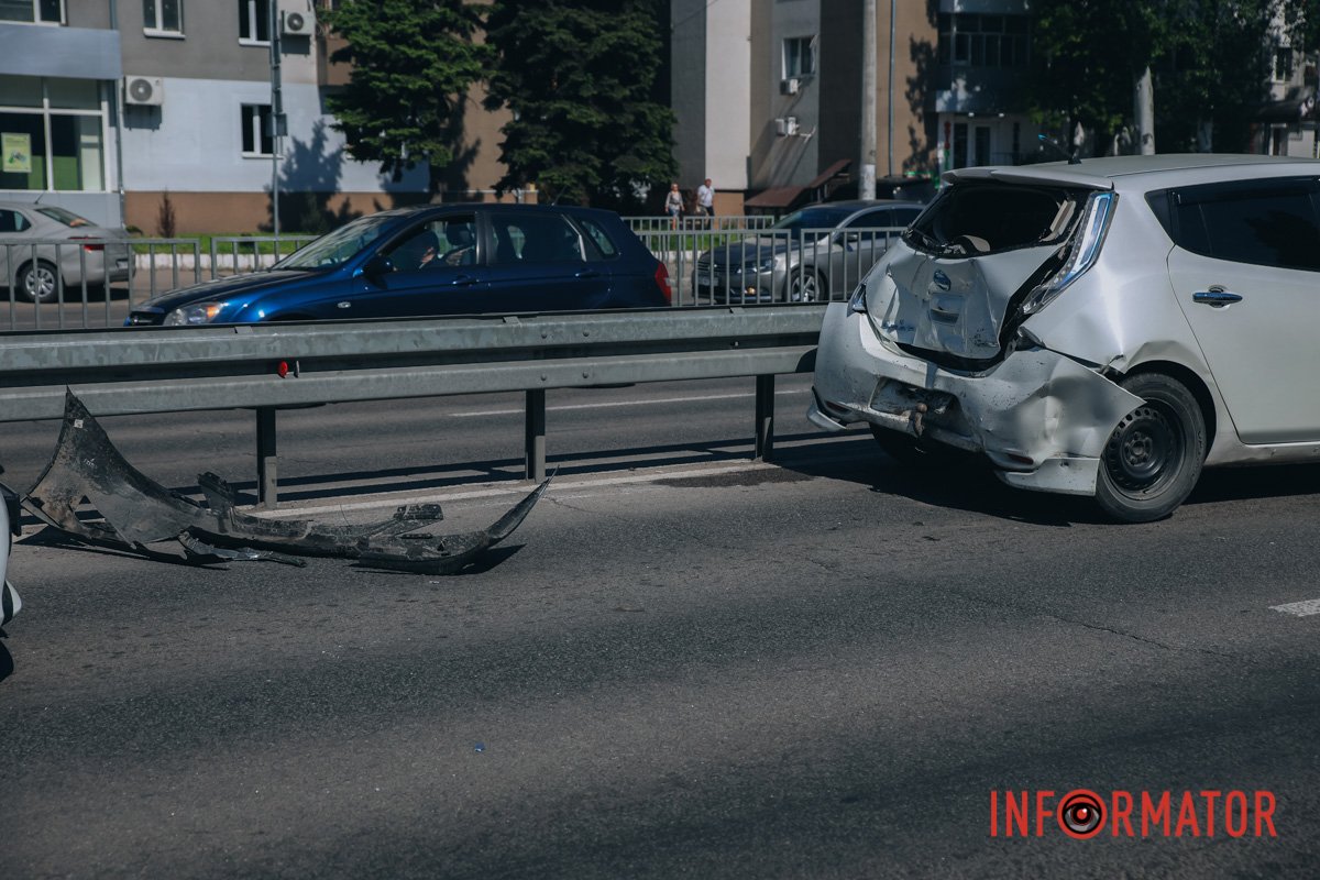 Станом на 10:29 Nissan вже забрав евакуатор