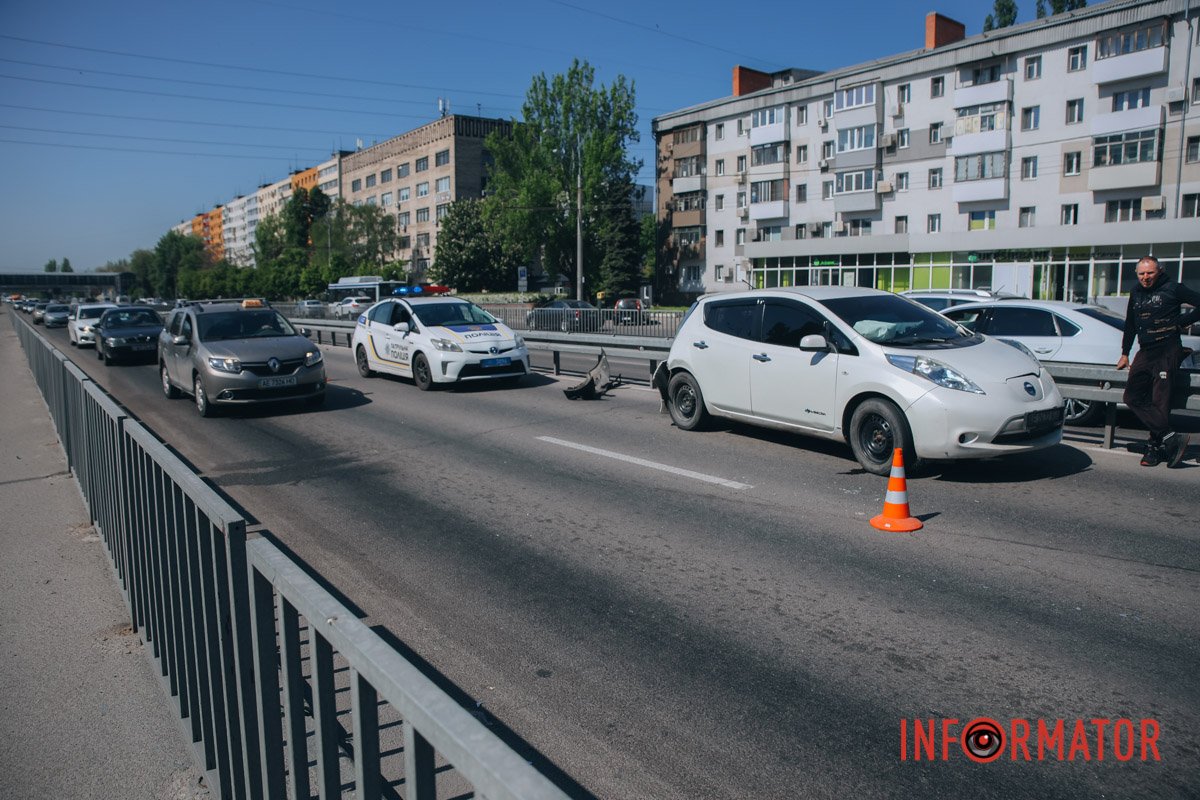 Так, на Слобожанському проспекті, біля заїзду на віадук, зіштовхнулися Lexus та Nissan