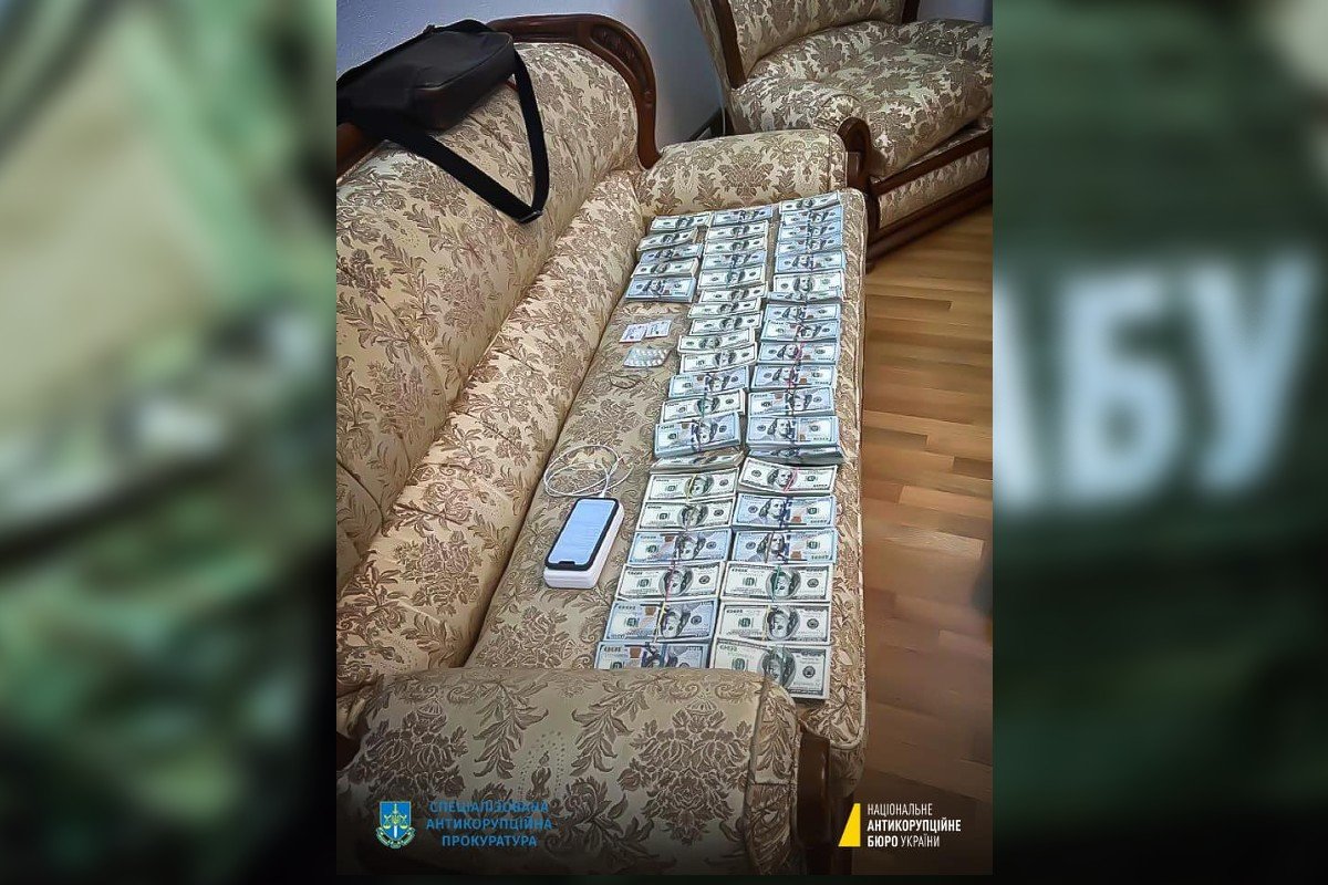 Гроші, знайдені під час обшуків. Джерело: НАБУ Гроші, знайдені під час обшуків. Джерело: НАБУ