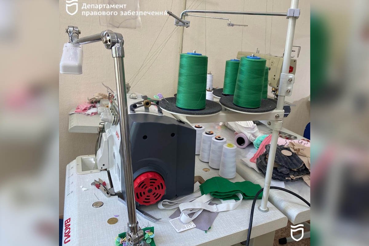 Фабрика виготовляє дитячі іграшки