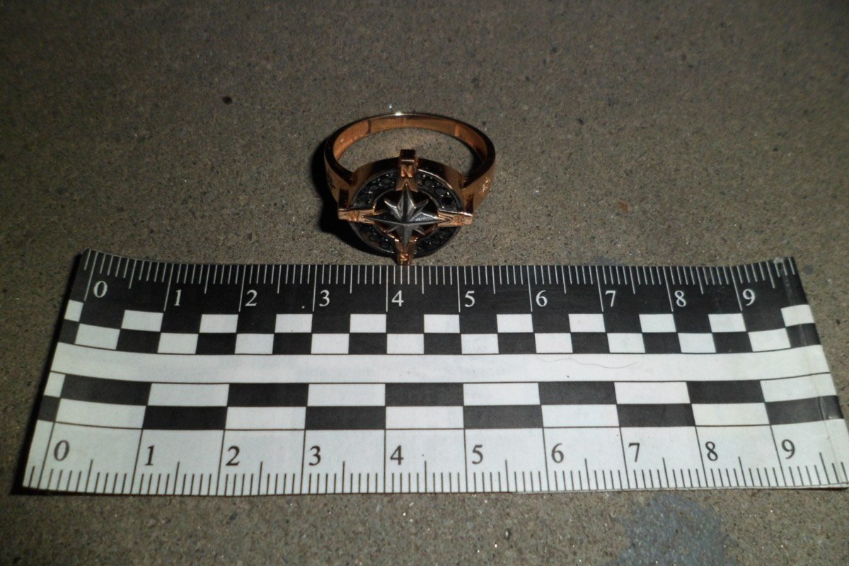 Поліцейські вилучили у чоловіків мобільні телефони