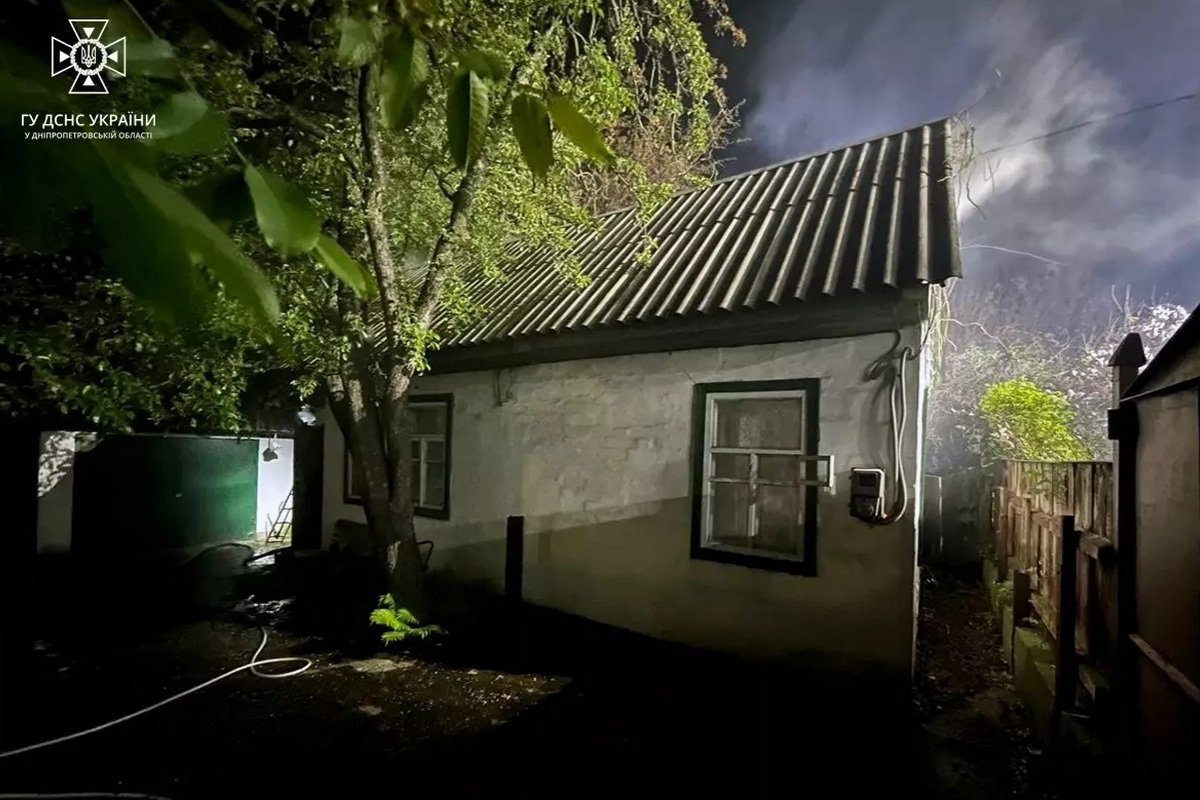 Полум'я перекинулось на сусідську літню кухню