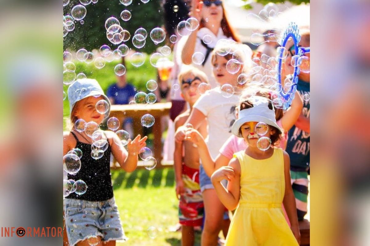 А ще - фотозони, стендап і кінотеатр просто неба А ще - фотозони, стендап і кінотеатр просто неба