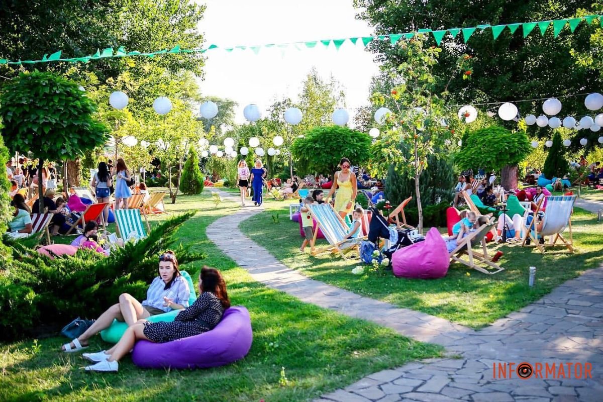 Дитяча зона, більше 20 точок з їжею з усієї України та безліч розваг Дитяча зона, більше 20 точок з їжею з усієї України та безліч розваг