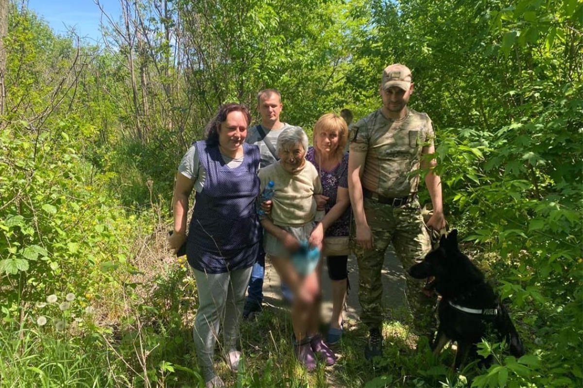 Пенсіонерку знайшли в балці завдяки кінологам