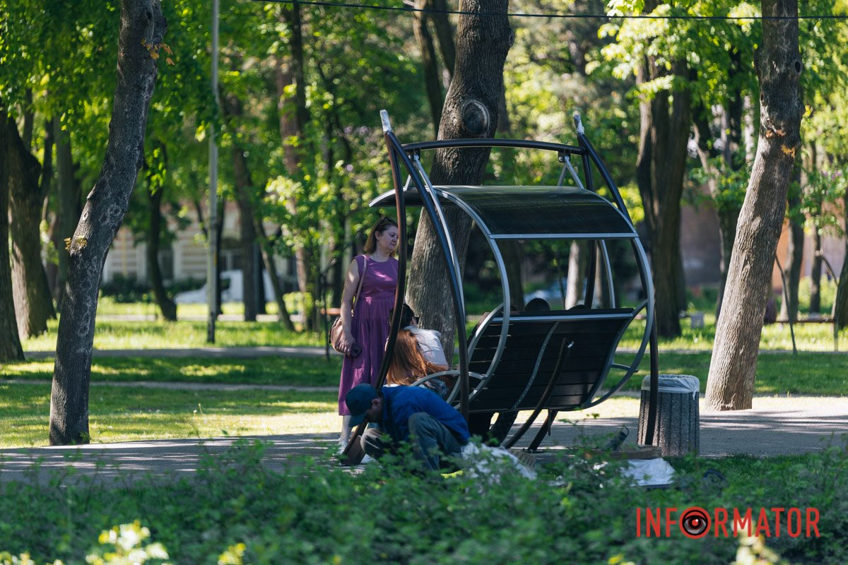 Сквер знаходиться на площі Соборній 