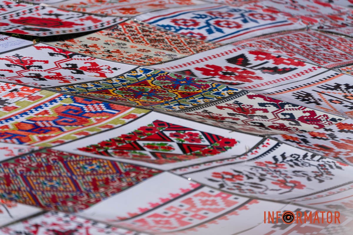 Тут з малюнків виклали мапу України Тут з малюнків виклали мапу України