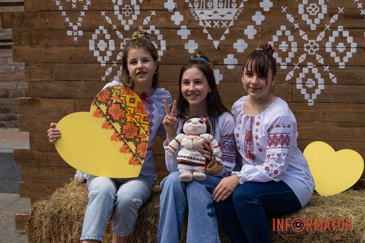 До нього стала долучатися всеукраїнська діаспора по всьому світу