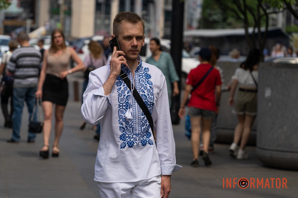 Формувалися традиції проводити конкурси в мережі, пов'язані з національним одягом