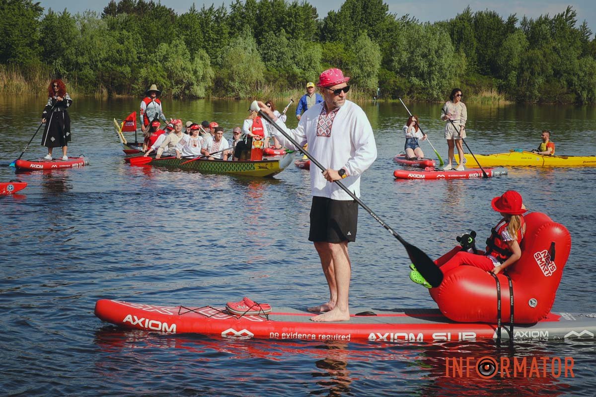 У вишиванці дуже гарно У вишиванці дуже гарно