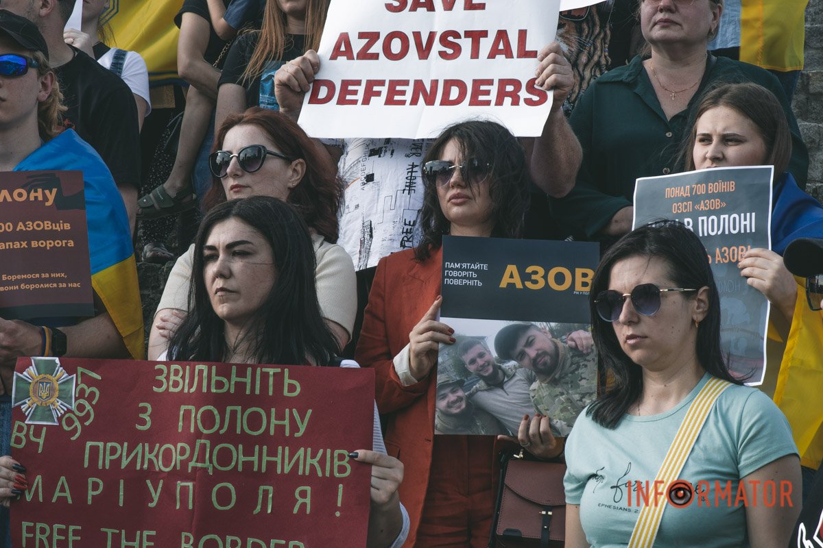 Всі чекають на рідних Всі чекають на рідних