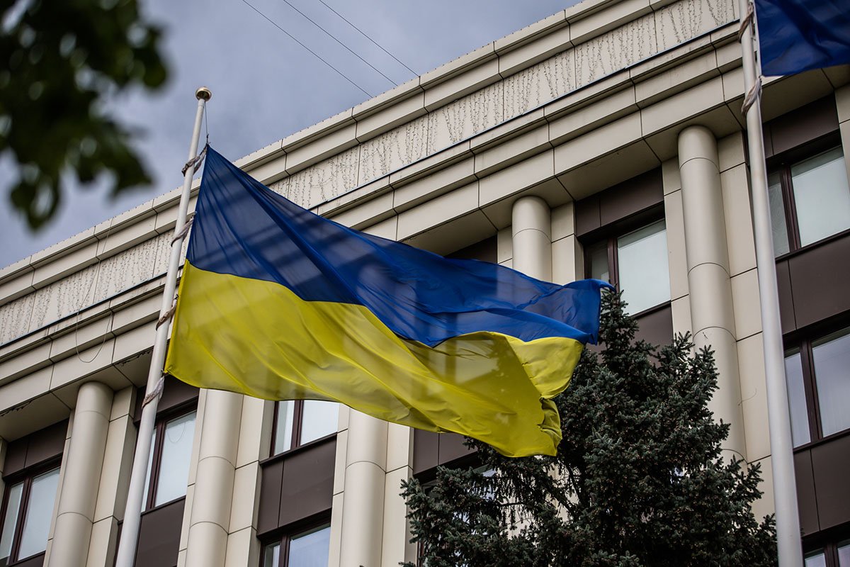 Більше ста родин загиблих цивільних вже отримали по 300 тис грн. Більше ста родин загиблих цивільних вже отримали по 300 тис грн.