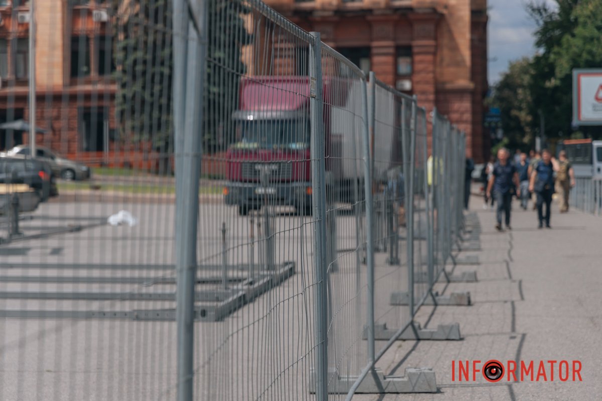 Огорожа навколо будівництва