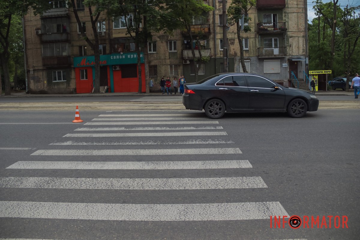 За словами свідків, хлопчик та дівчинка перебігали дорогу по пішохідному переходу