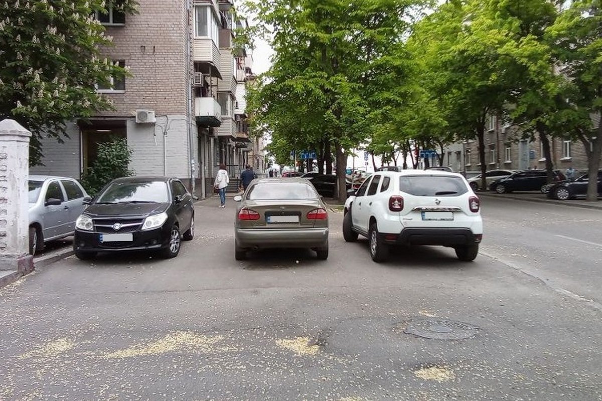 Так паркуватися не треба