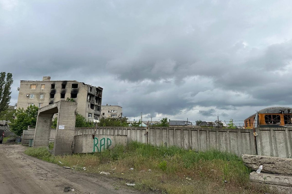 Також передали смаколики і медикаменти від Кам‘янського ЦНАПу