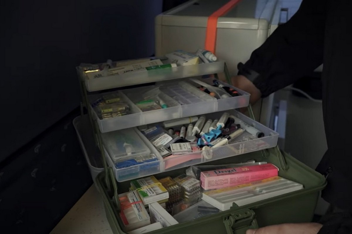 У стоматологічному кабінеті є все необхідне для терапії та хірургії