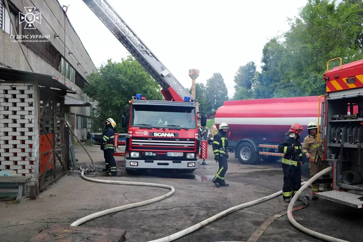 На місце події прибули рятувальники