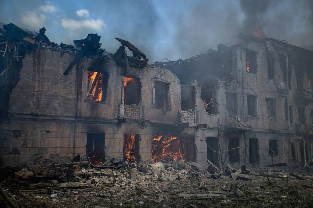 Троє людей і досі не вийшли на зв'язок Троє людей і досі не вийшли на зв'язок