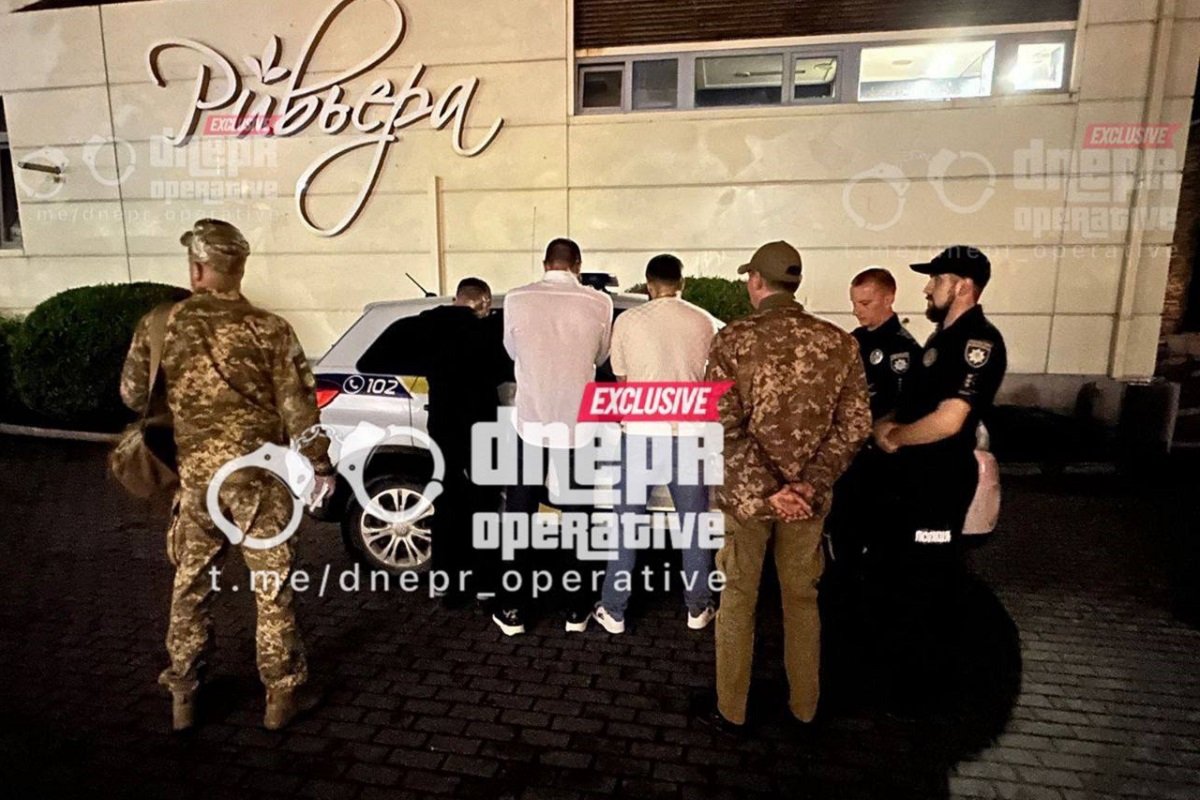 Поліція та ТЦК. Фото: dnepr_operativ