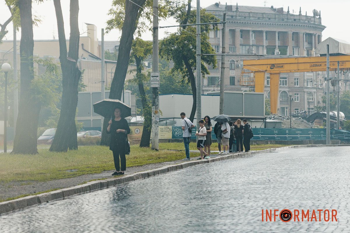 Скоро приїде 