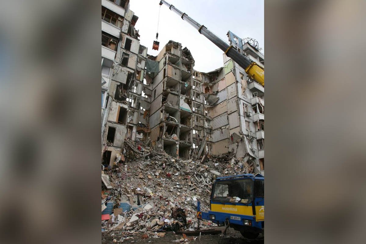 Зруйнований будинок у Дніпрі на ж/м Перемога-1 Зруйнований будинок у Дніпрі на ж/м Перемога-1