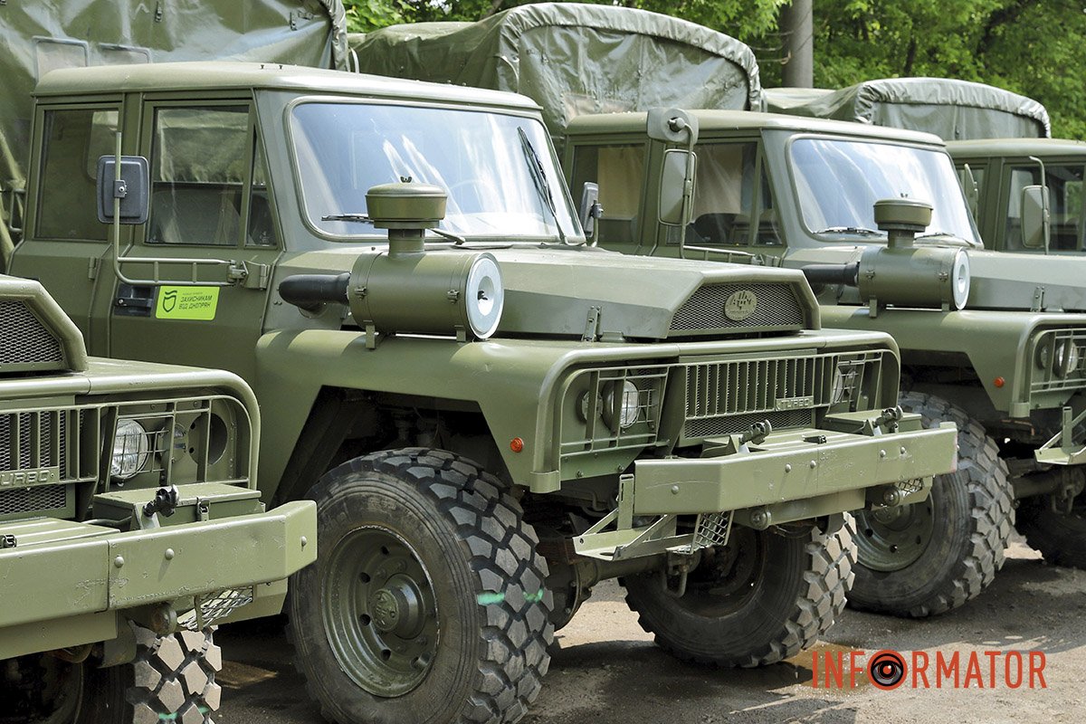 Понад 600 вантажівок від дніпрян вже на передовій