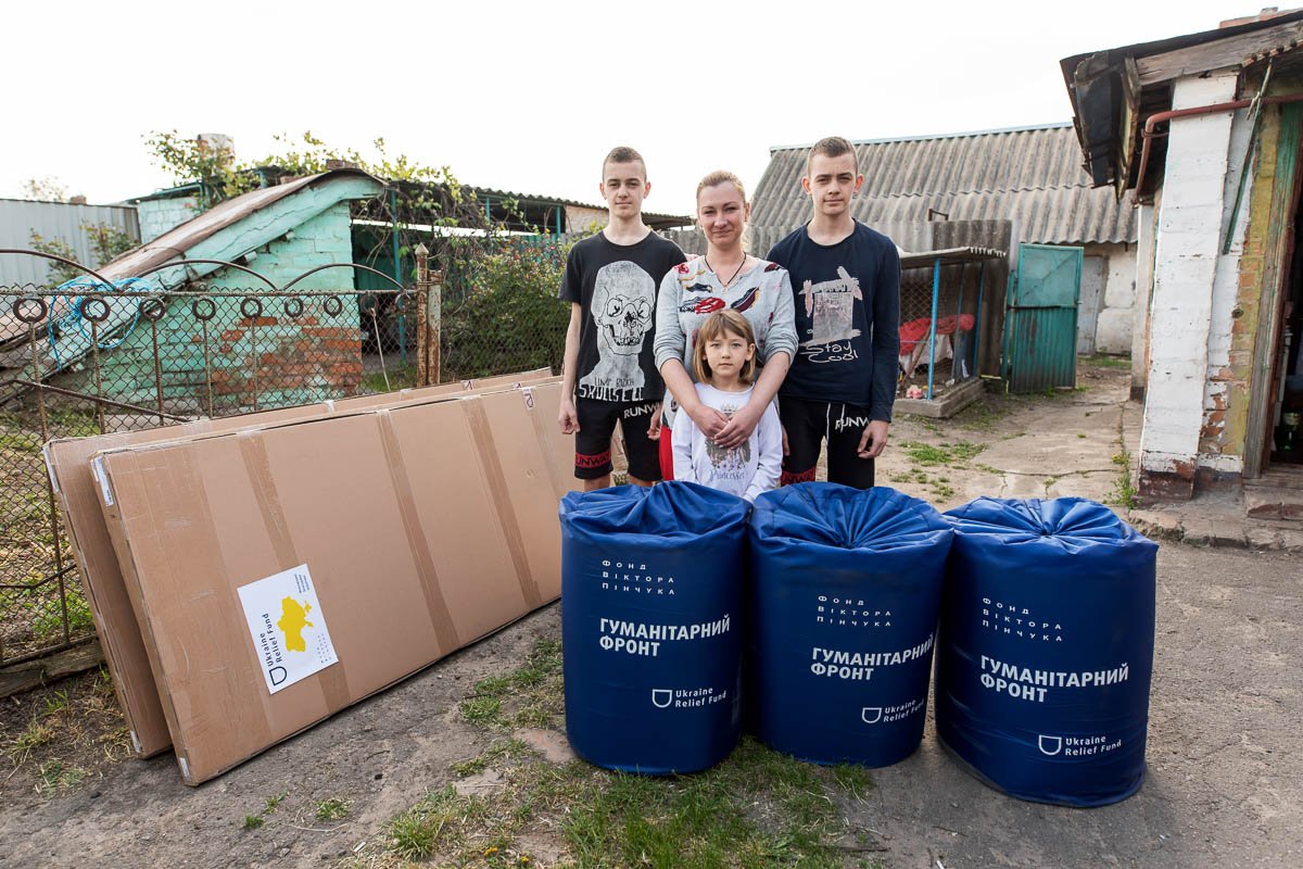 Більше 20 ліжок, а також посуд, постільну білизну, дитячі візочки, милиці, підгузки