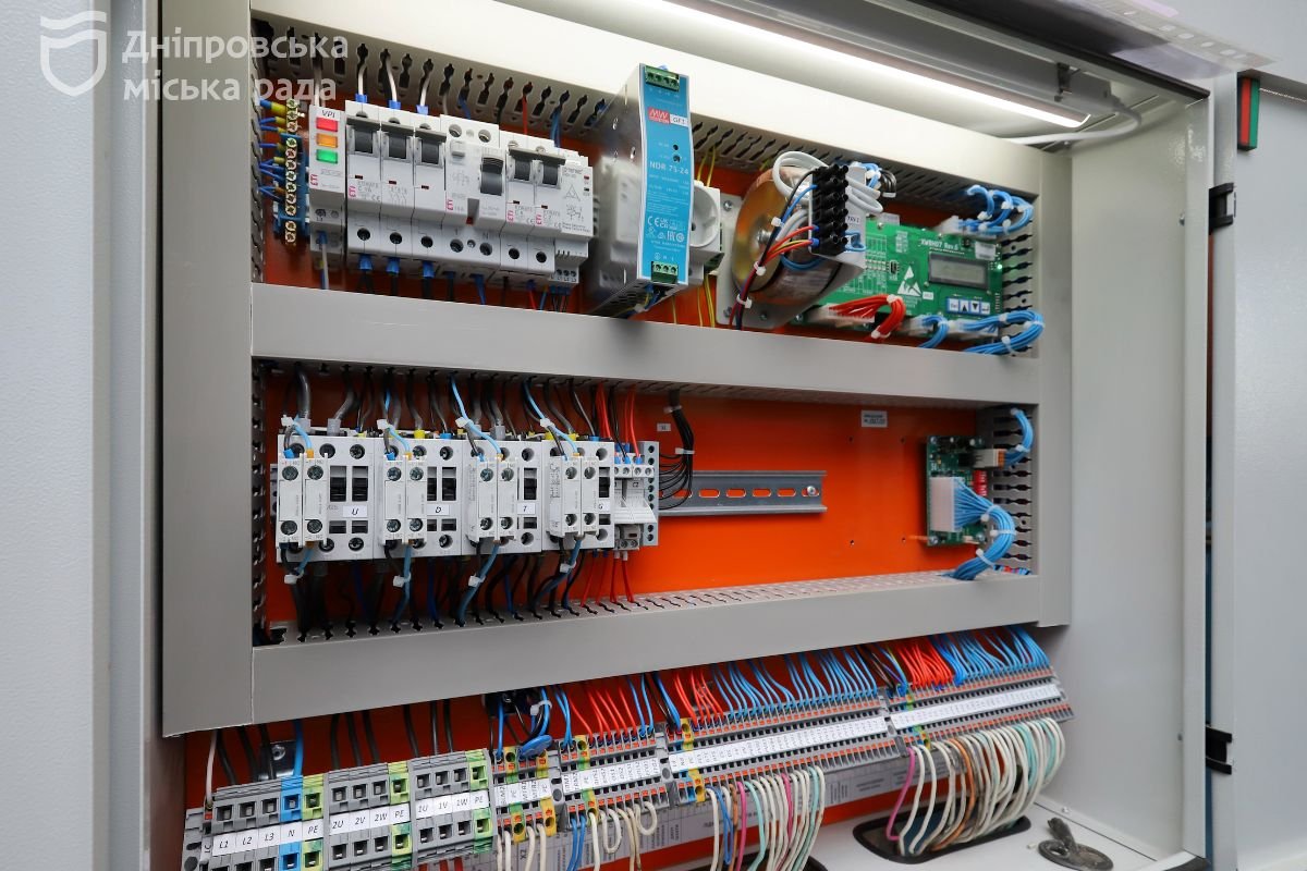 В одному з під’їздів багатоповерхівки у Придніпровську ліфт відремонтували повністю В одному з під’їздів багатоповерхівки у Придніпровську ліфт відремонтували повністю