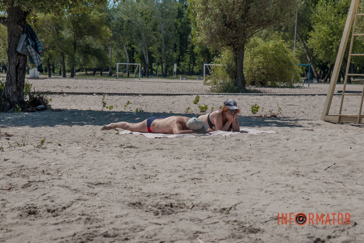 Люди на пляжі Люди на пляжі