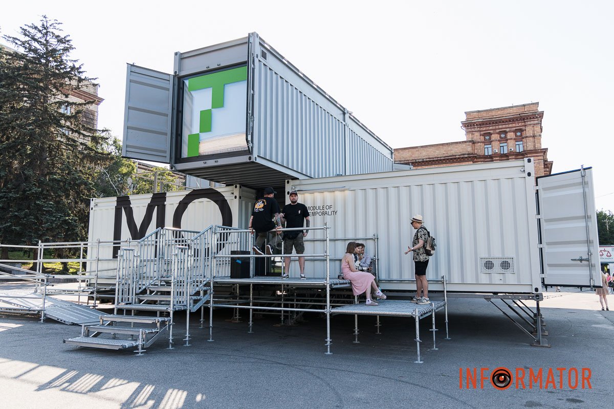 "Модуль тимчасовості" на площі Героїв Майдану "Модуль тимчасовості" на площі Героїв Майдану